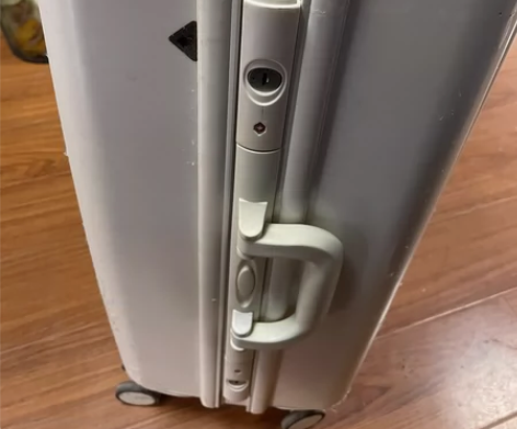 自用行李箱，划痕比较多介意勿扰 感兴趣的话...