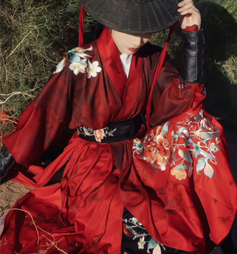 买了好久了，收拾秋装找到的，一套M一套L，...