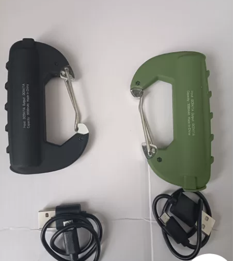 户外露營战术便携登山扣移动电源充电宝 用過...