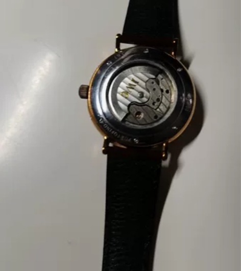 手表太多继续出一块。旅游买回来的，原价好几...