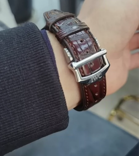 万国手表折叠扣，全新原装正品转让。包装盒，...