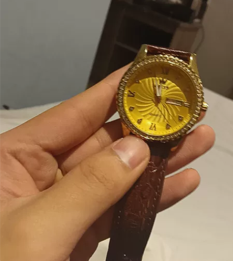 欧利时手表 当时八百多买的 现在着急用钱便...