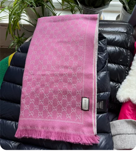 gucci围巾粉色双面羊毛围巾披肩正品，没...