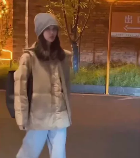 冬日必入针织围巾韩系羽绒服 感兴趣的话点“...