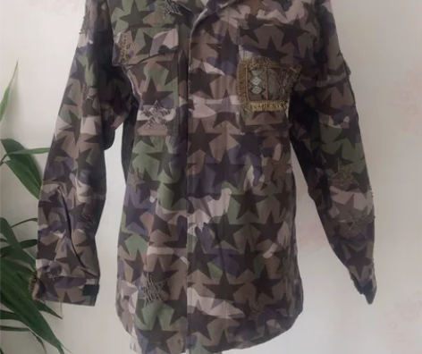 迷彩外套，秋款，买来没穿过，本人身高160...
