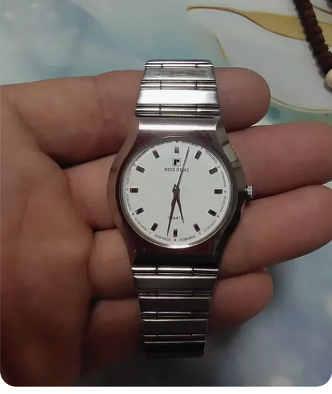 罗西尼手表，钢套钢链，走时正常，品相如图所...