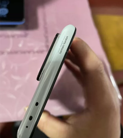 出手自用小米mix4。手机无摔无碰，手机屏...