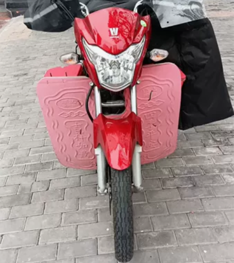 豪爵电喷150摩托车转让，属顶配前碟刹，几...