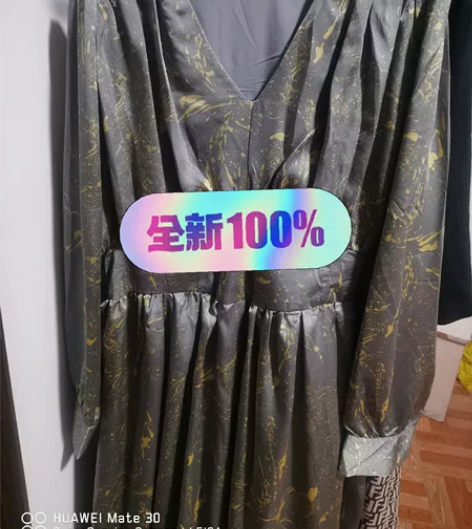 法式秋装连衣裙，一次也没穿过，春天买的。胖...