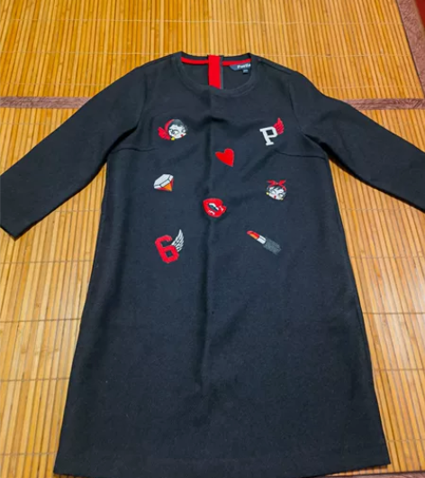 拉夏贝尔连衣裙，胸口图案刺绣款，7分袖。专...