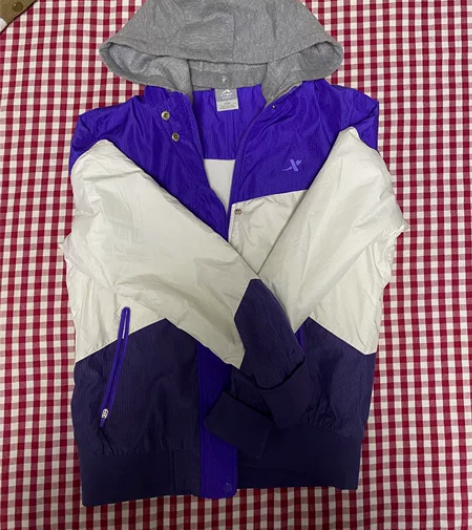 特步运动服，内里带棉，适合深秋穿，帽子可拆...