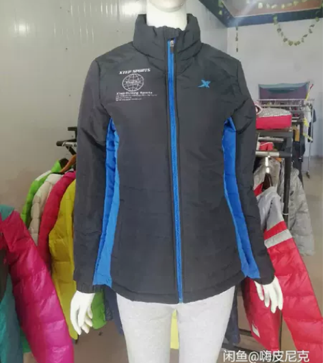 全新特步女短款薄棉服外套，160-165码...