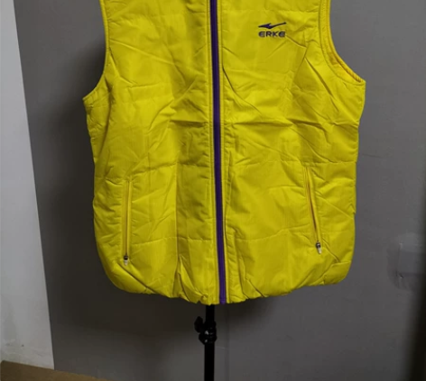 鸿星尔克冬季棉马甲女士180黄色，全新未拆...