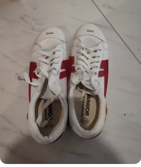 回力帆布鞋，穿过几次，七成新，无明显破损。...