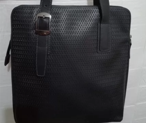 全新稻草人男士手提包专卖店买的，买来200...