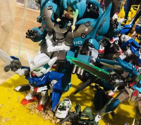 特价全新未拆包邮初音未来新吉翁^ω^皮卡丘...