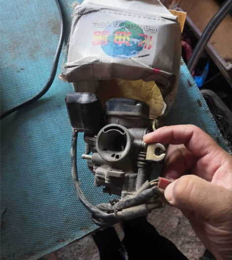 踏板50化油器    放的间有点长，不影响...