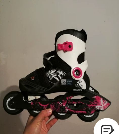 轮滑鞋全套九九成新可调节大小轮滑鞋。 女儿...