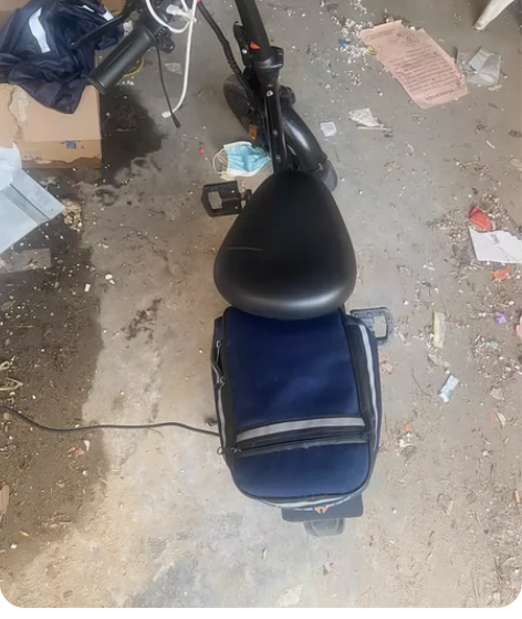 出售雅迪代驾车两辆 刚骑了1年度 车子很新...