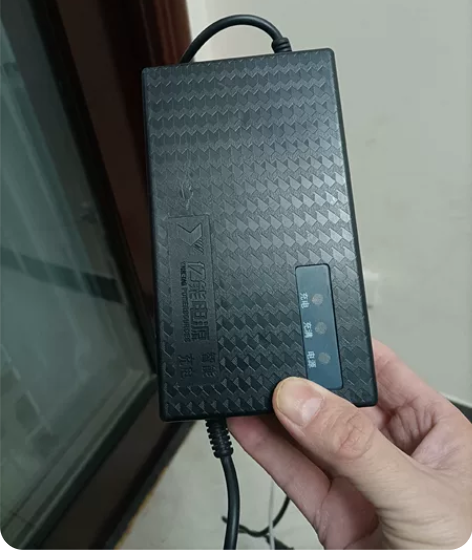 电动车充电器，正常使用没毛病，48伏12安...