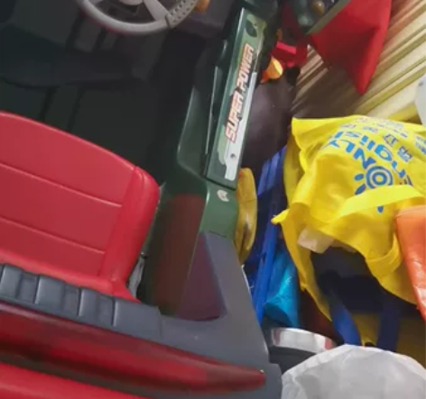 儿童户外电动装甲车，带声光，能自己开，也能...