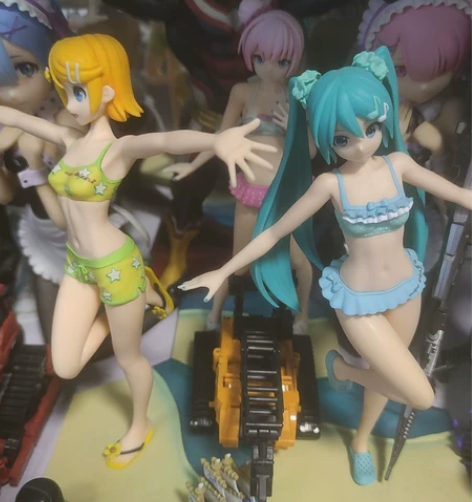 初音 铃和巡音手办，三个打包，单出一个80...