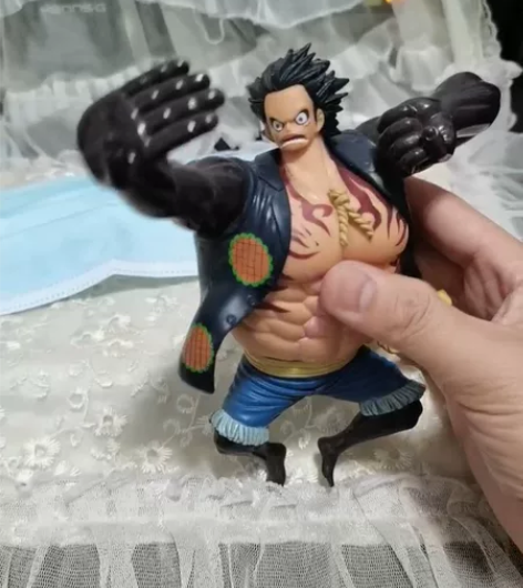 海贼王四档路飞手办，材质橡胶，完好，全新，...