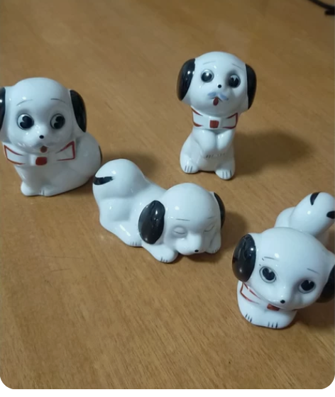 三十年前的一套小狗摆件 感兴趣的话点“我想...