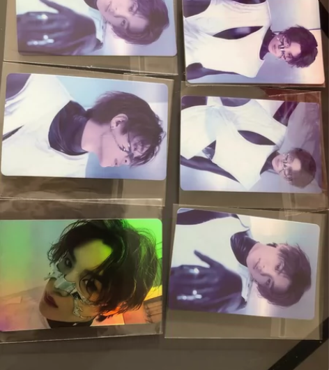 黄明昊小卡，默认出厂瑕，普卡15r/张，辐...