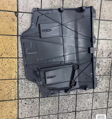 22款丰田卡罗拉锐放的发动机原车下护板一块...