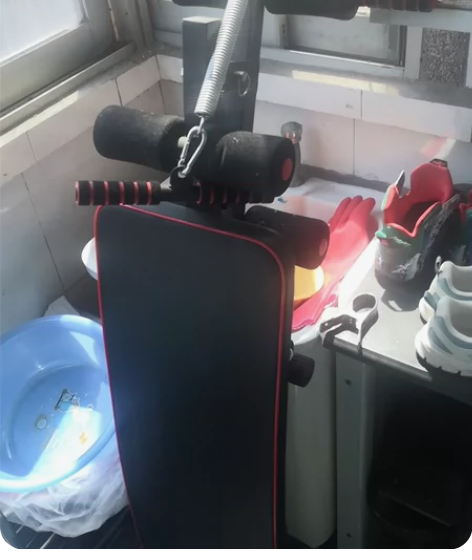 仰卧起坐辅助器健身器材家用固定脚瑜伽卷腹运...