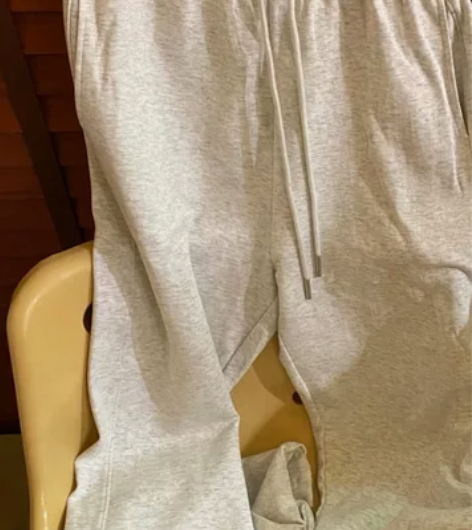 抽绳花灰色运动裤 舒舒服服的面料 感兴趣的...