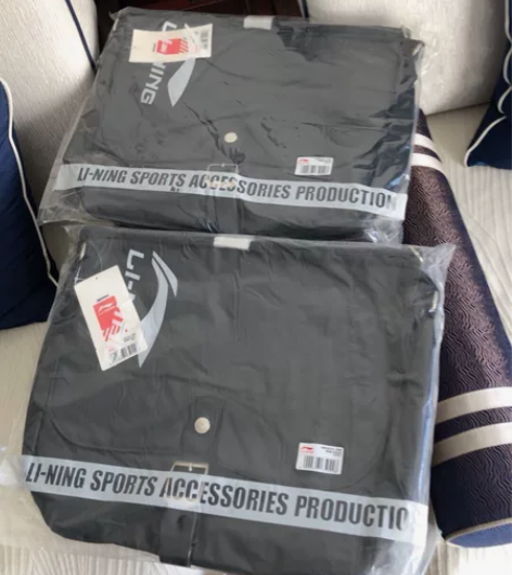 李宁男款挎包 全新正品 正常公文包的大小，...