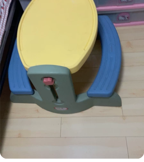 小泰克学习桌，可以立起来画画当画板用，很实...