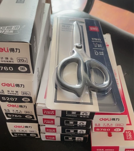 中性笔、笔芯。 得力、爱好、天卓中性笔。都...