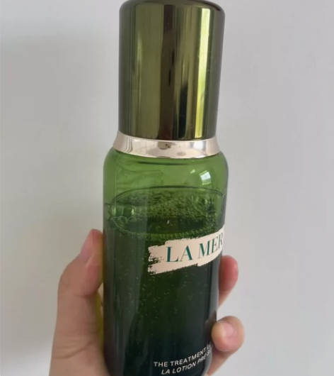 海蓝之谜精粹水150ml 断断续续用了一点...