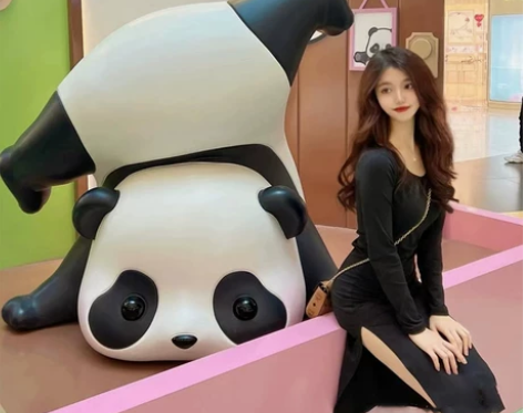卡通玻璃钢熊猫滚滚雕塑售楼部商场面包店铺客...