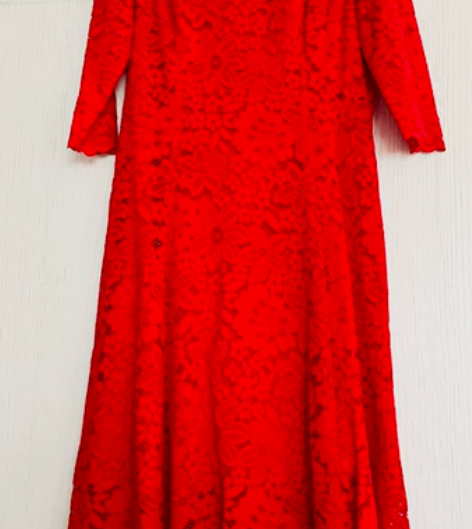 正红色蕾丝连衣裙，清理衣柜翻出来的，衣服是...