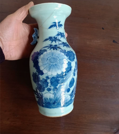 清代嘉道时期豆青加白小尺瓶 感兴趣的话点“...