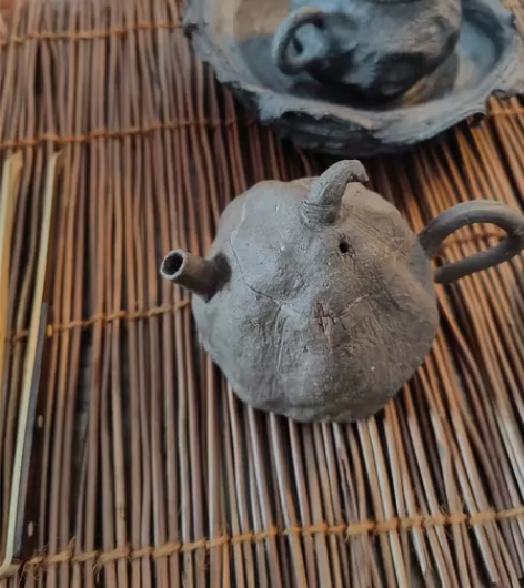 茶壶全新未动，不停入新的，博古架放不下了 ...