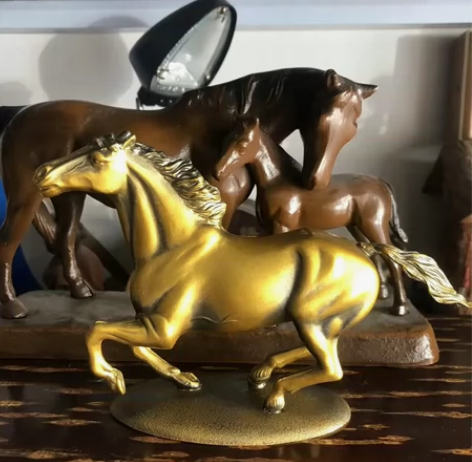 疾马摆件 回流的疾马摆件，材质是合金的，非...