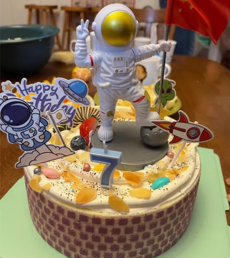 「宇航员生日蛋糕装饰品网红发光月球灯太空人...