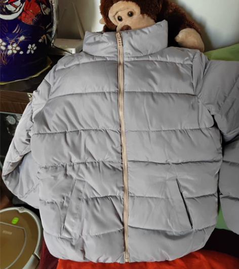 实体店购入、九新，时尚灰色、款式、面料质地...