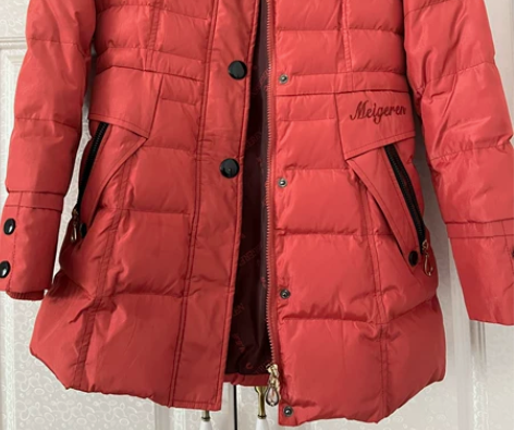 去店里定做的羽绒服，款式比较老了，但是是1...