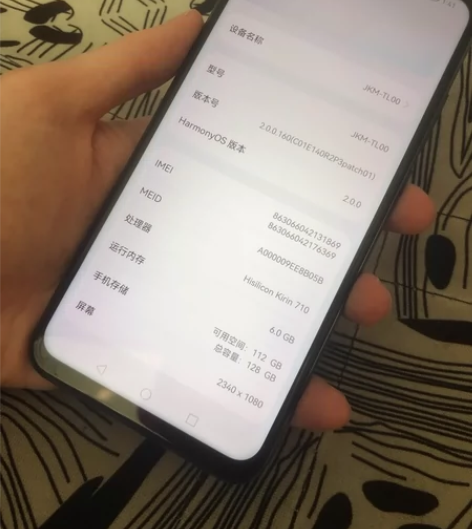 女生自用一年 换手机闲置 高配版华为畅享9...