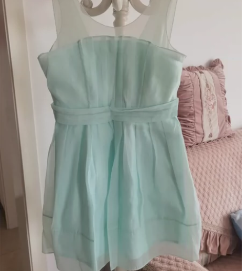 ochirly 品牌，翡绿色高腰A字版，无...