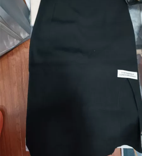 黑色针织开叉一步裙全新均码 感兴趣的话点“...