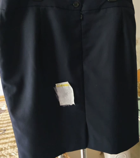 全新罗蒙一步裙（工装裙） 转手原因 ：银行...