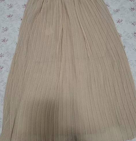 雪纺百褶裙 感兴趣的话点“我想要”和我私聊...