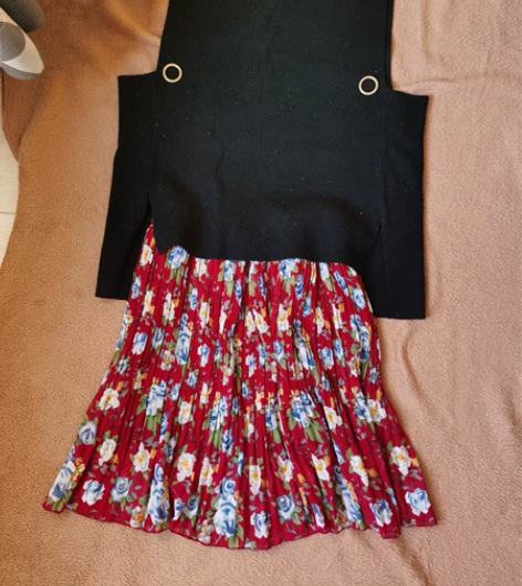 碎花百褶裙！ 很漂亮的花色，夏天单穿冬天内...